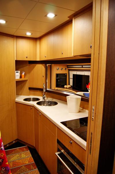 Book yachts online - motorboat - Abacus 70 - Noi Quattro - rent