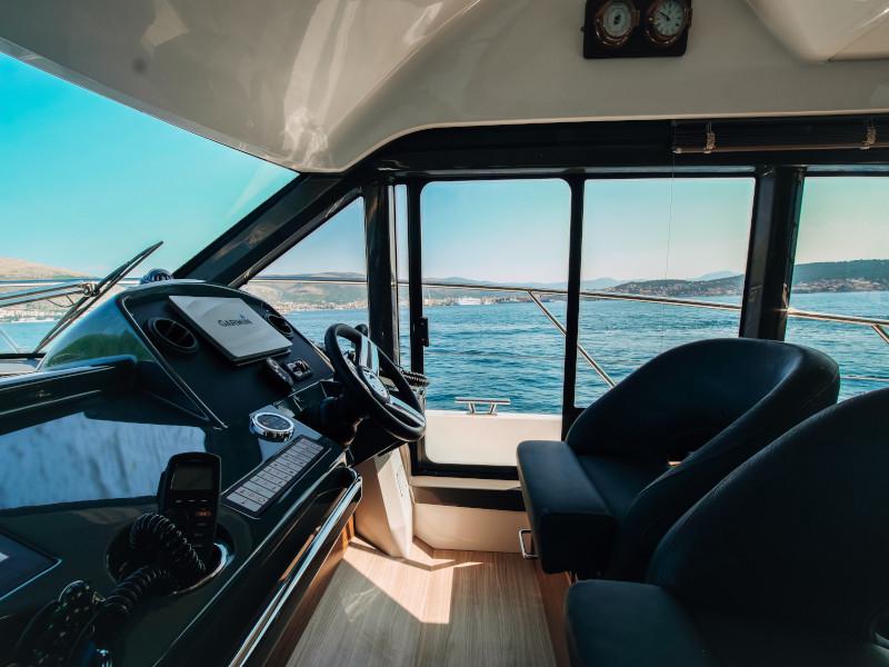 Book yachts online - motorboat - Bavaria R40 FLY - Borimir - rent