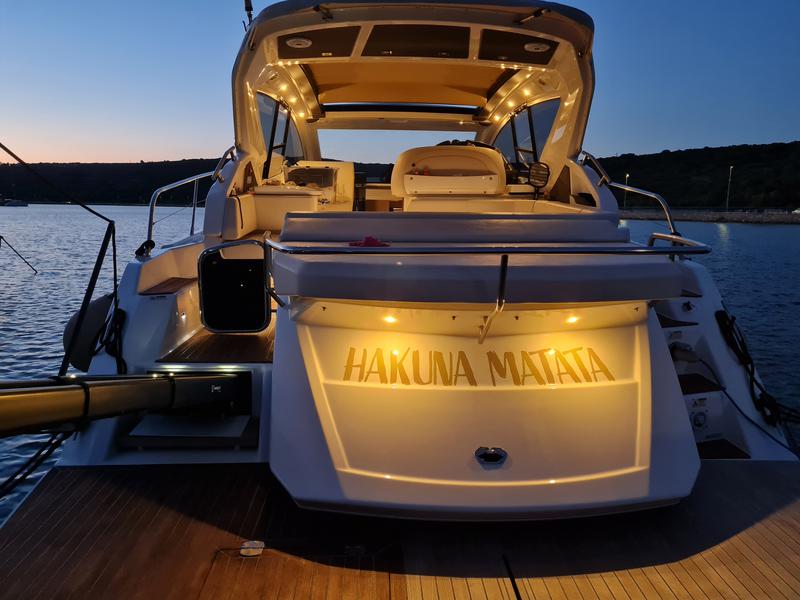 Book yachts online - motorboat - Cranchi M44 HT - Hakuna Matata - rent