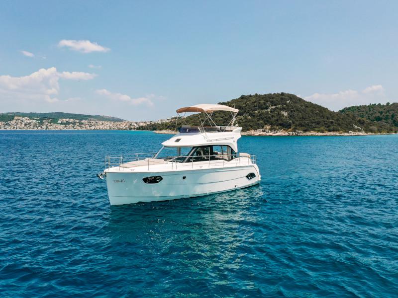 Book yachts online - motorboat - Bavaria E40 Fly - Danijela - rent