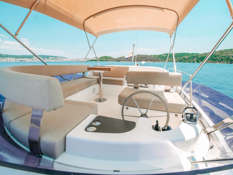 Book yachts online - motorboat - Bavaria E40 Fly - Danijela - rent