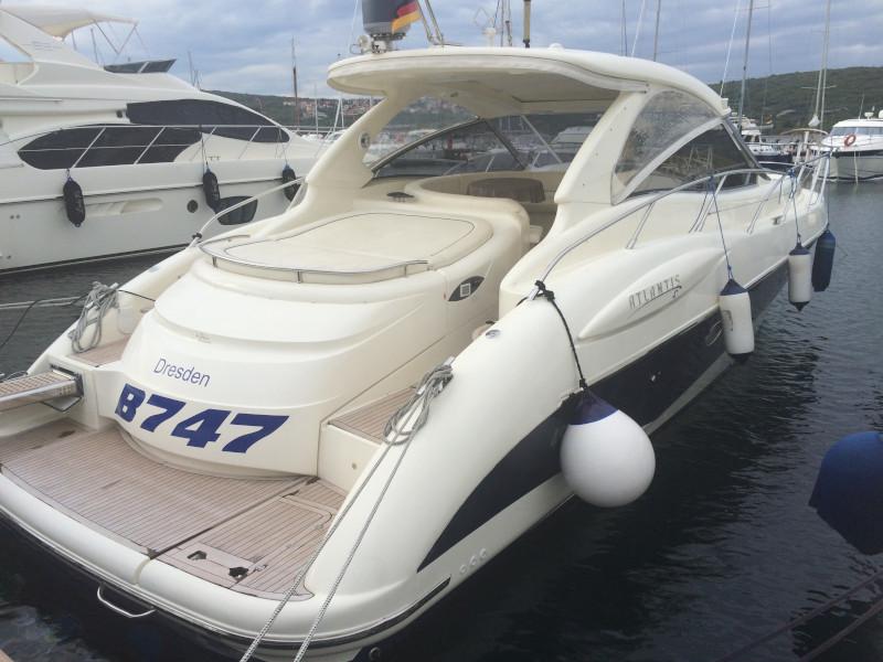 Book yachts online - motorboat - Atlantis 47 - B 747 - rent