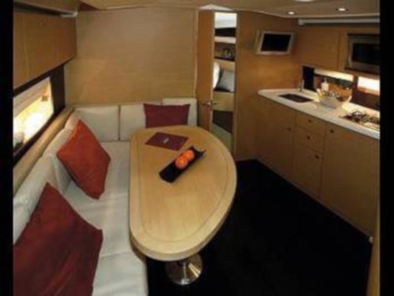 Book yachts online - motorboat - Monte Carlo 37 HT - Tindra - rent