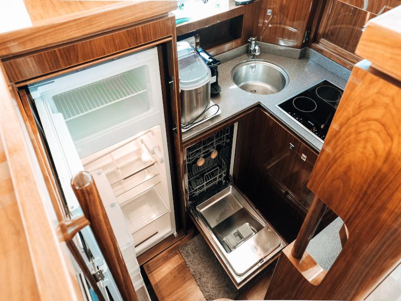 Book yachts online - motorboat - Elegance 60 Fly - Lifestyle 1 - rent