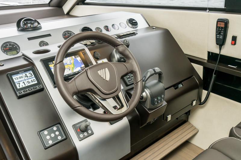 Book yachts online - motorboat - Fairline Squadron 50 - Lady Noble - rent