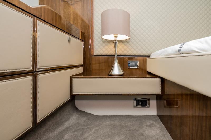 Book yachts online - motorboat - Fairline Squadron 50 - Lady Noble - rent