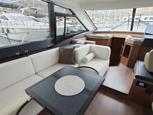 Book yachts online - motorboat - Monte Carlo 52 - Nora - rent