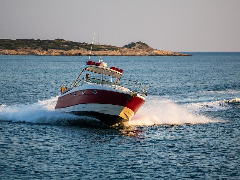 Book yachts online - motorboat - Monterey 375 SY - Red Dragon - rent