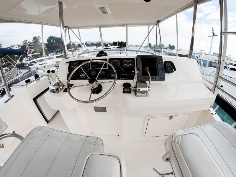 Book yachts online - motorboat - Riviera 48 - Marina - rent
