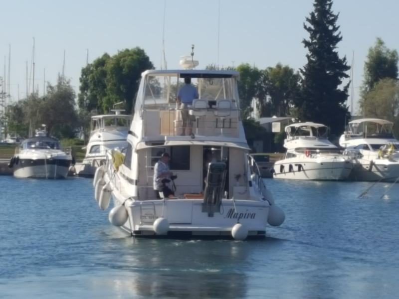 Book yachts online - motorboat - Riviera 48 - Marina - rent