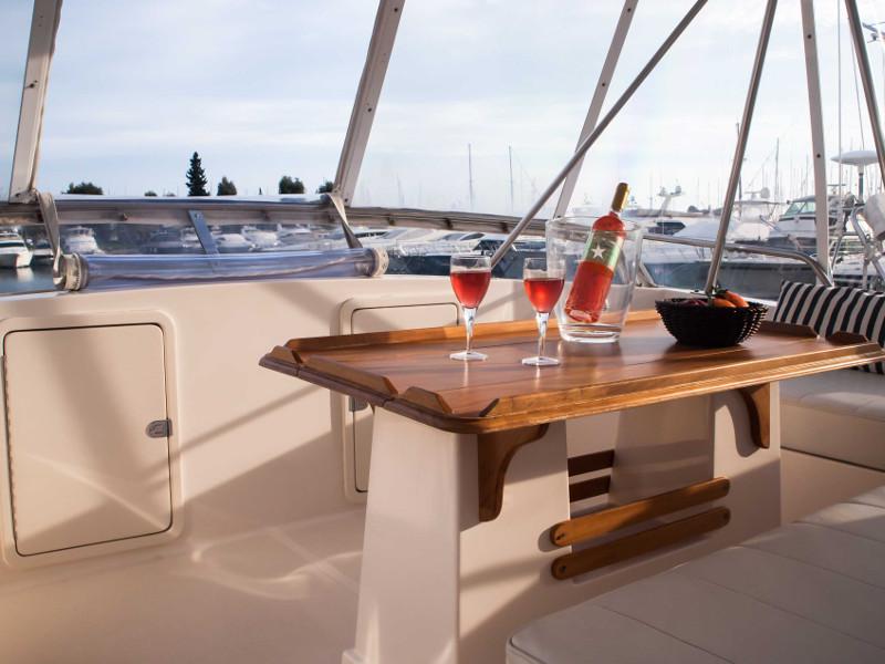 Book yachts online - motorboat - Riviera 48 - Marina - rent