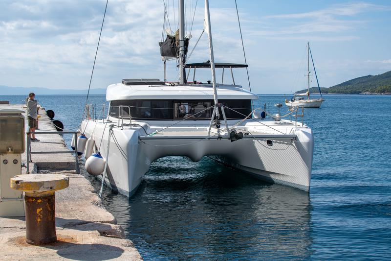 Book yachts online - catamaran - Lagoon 42 (A/C, Watermaker, Gen) - ZAKI - rent