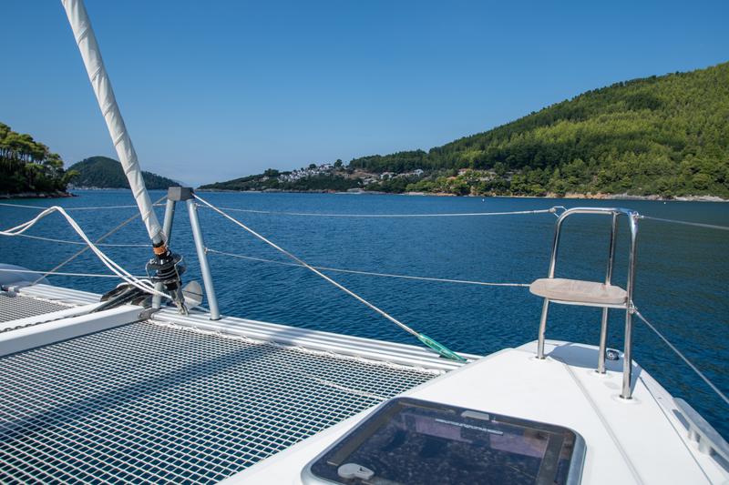 Book yachts online - catamaran - Lagoon 42 (A/C, Watermaker, Gen) - ZAKI - rent