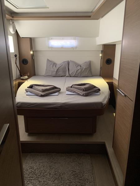 Book yachts online - catamaran - Lagoon 46 | SKIPPER MANDATORY - BOREAS AC, Gen, W.maker - rent