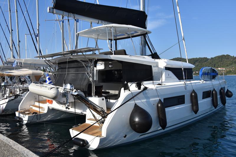 Book yachts online - catamaran - Lagoon 46 | SKIPPER MANDATORY - BOREAS AC, Gen, W.maker - rent