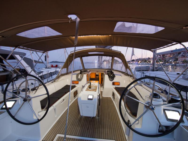 Book yachts online - sailboat - Sun Odyssey 519 (AC) - AURORA AC - rent