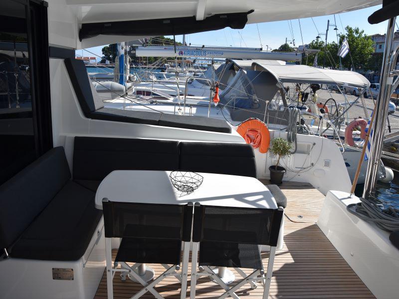 Book yachts online - catamaran - Lagoon 42 (AC, Gen, Watermaker) - Kit Cat - rent