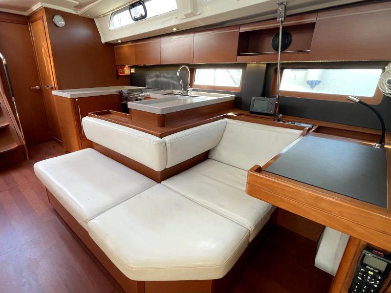 Book yachts online - sailboat - Oceanis 51.1 - Black Swan (A/C - Generator - 12 pax) - rent