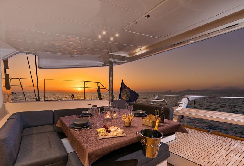 Book yachts online - catamaran - Lagoon 52 - Flow - rent