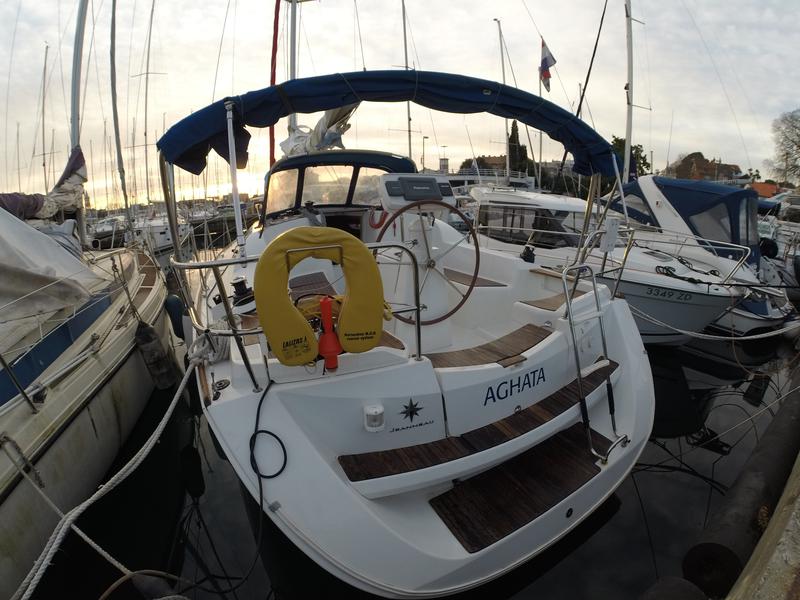 Book yachts online - sailboat - Sun Odyssey 36i - Agatha  - rent