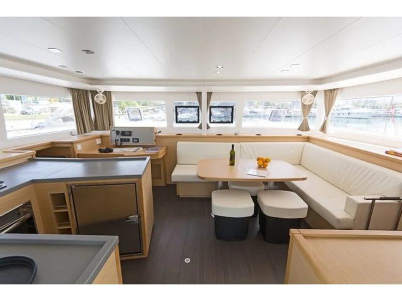 Book yachts online - catamaran - Lagoon 450 Fly - Anna Tessa - rent
