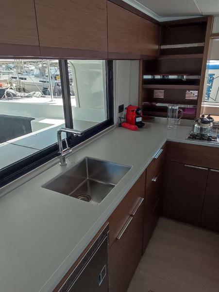 Book yachts online - catamaran - Lagoon 46 - Rocky - rent
