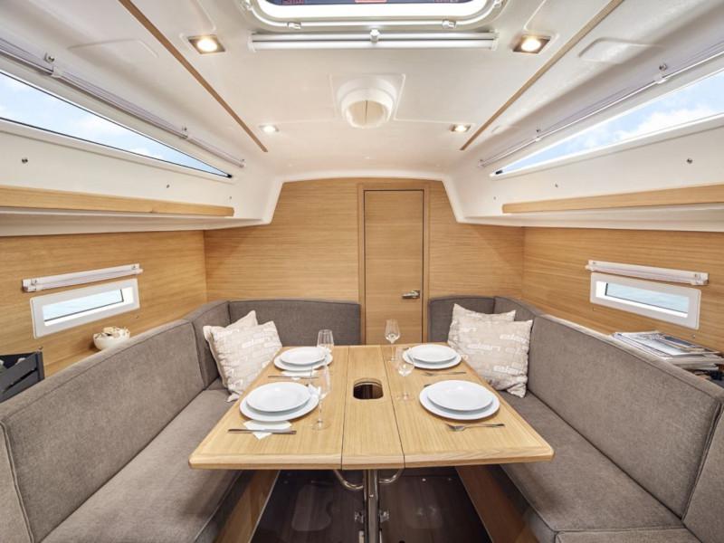 Book yachts online - sailboat - Elan E4 - Lucky - rent