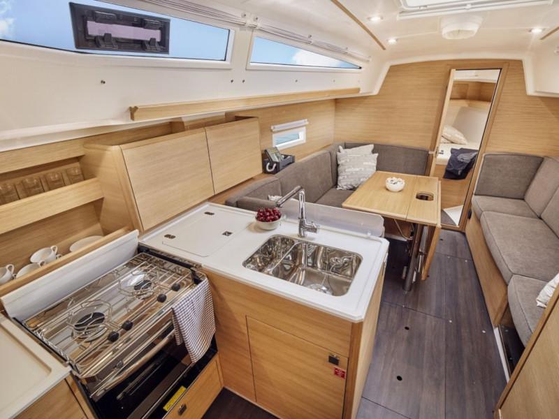 Book yachts online - sailboat - Elan E4 - Lucky - rent