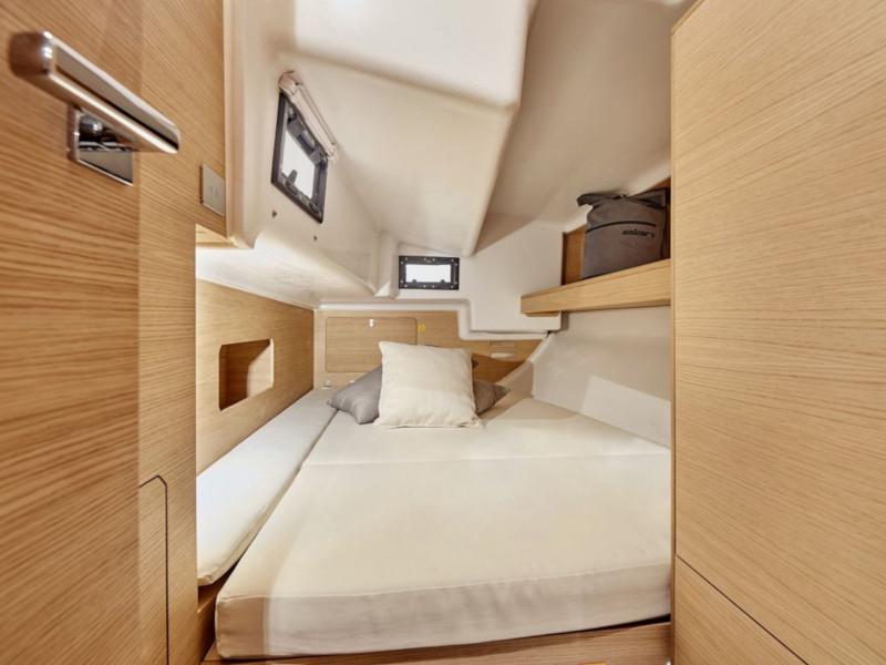 Book yachts online - sailboat - Elan E4 - Cesar - rent