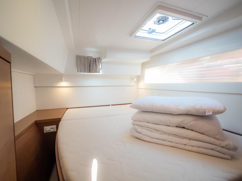 Book yachts online - catamaran - Lagoon 40 - Chingi Lingy - rent