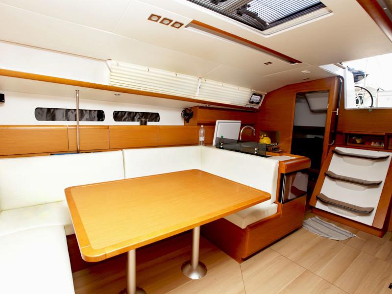 Book yachts online - sailboat - Sun Odyssey 439 - James - rent