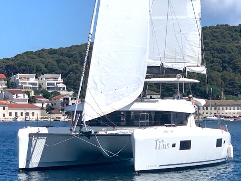Book yachts online - catamaran - Lagoon 42 - 3 cab - Titus - rent
