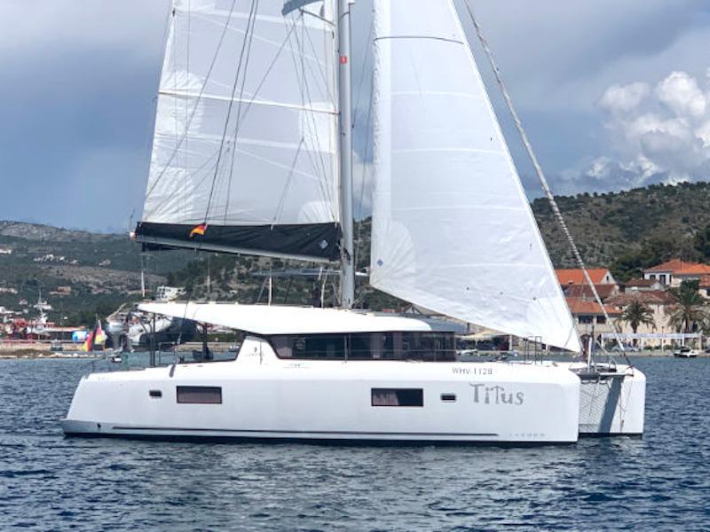 Book yachts online - catamaran - Lagoon 42 - 3 cab - Titus - rent
