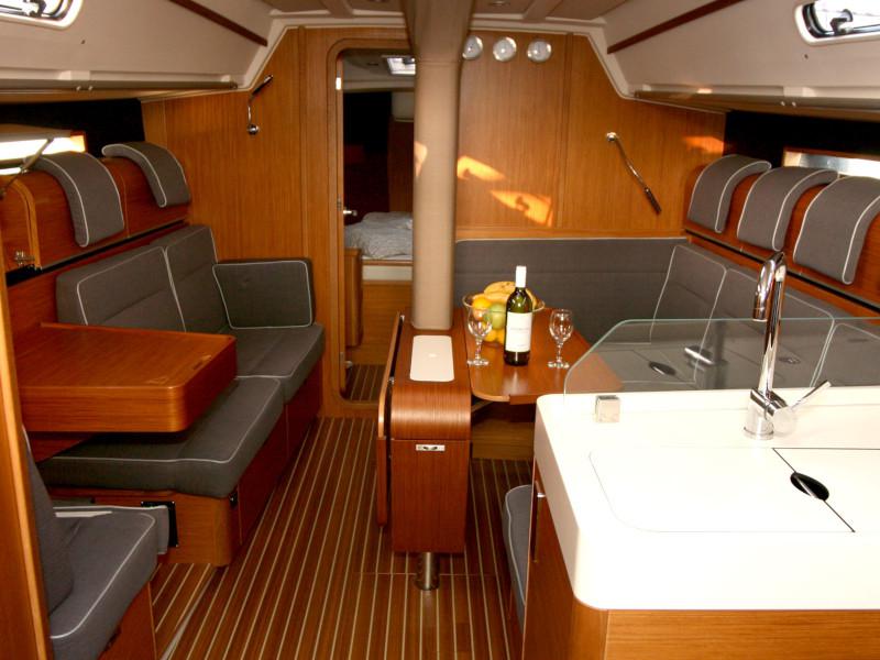 Book yachts online - sailboat - Dehler 42 - Vivid - rent