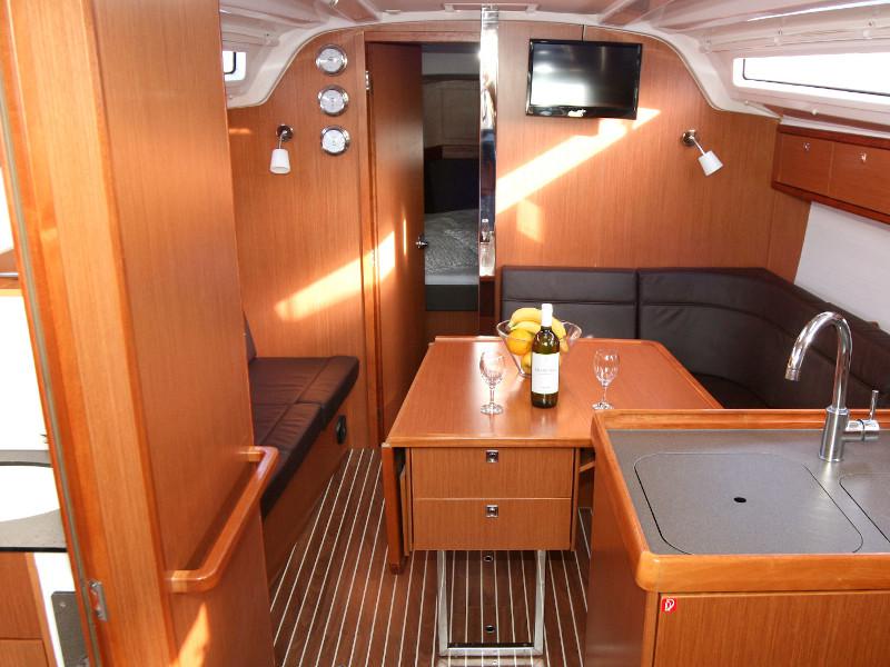 Book yachts online - sailboat - Bavaria Cruiser 37 - Bibi - rent