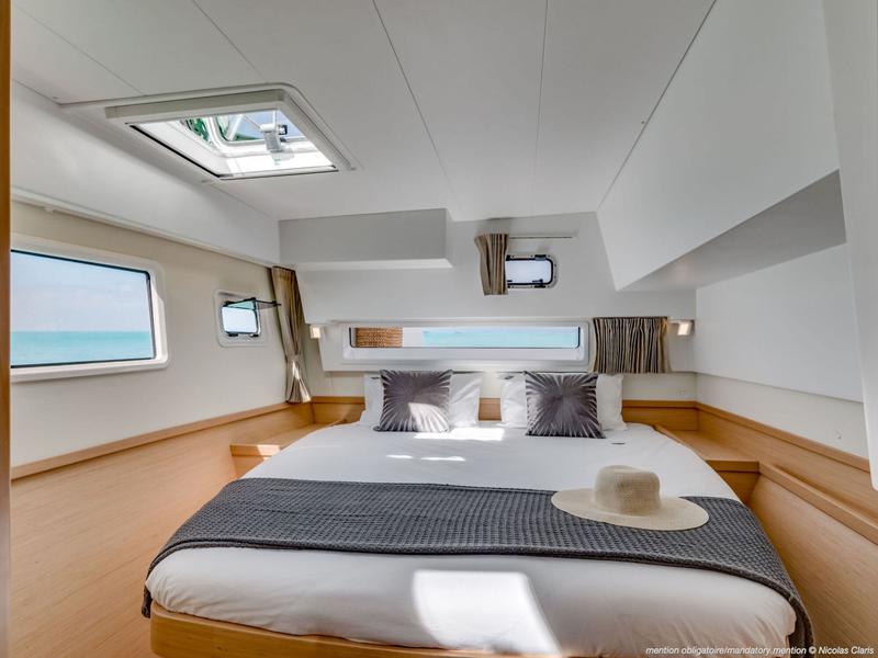 Book yachts online - catamaran - Lagoon 42.3 - Dream of Liberty - rent