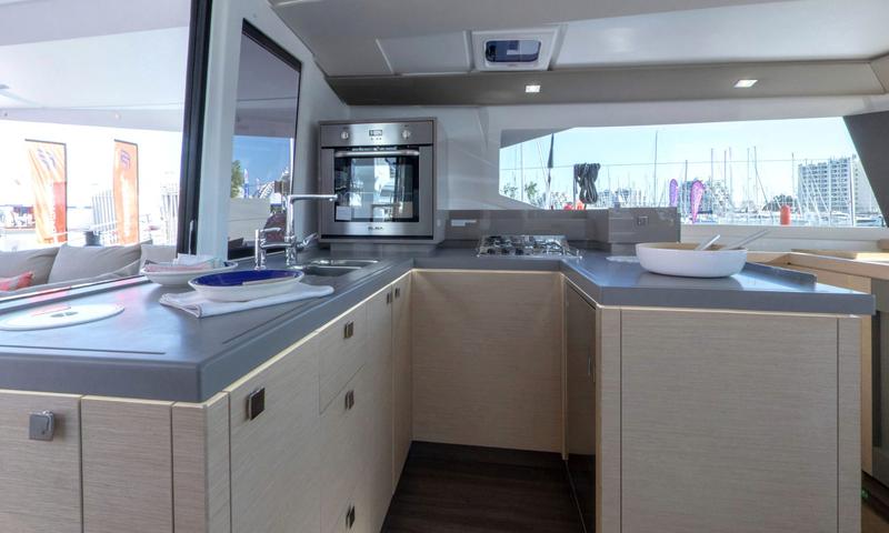 Book yachts online - catamaran - Astréa 42.3 - Calypso - rent