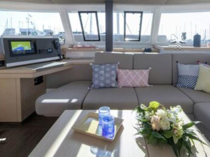 Book yachts online - catamaran - Astréa 42 - Arisa - rent
