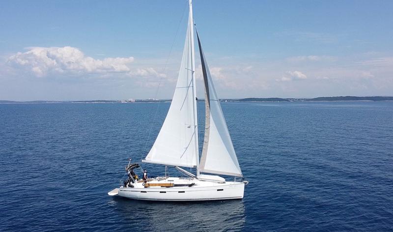 Book yachts online - sailboat - Bavaria Cruiser 41 - Raven - rent