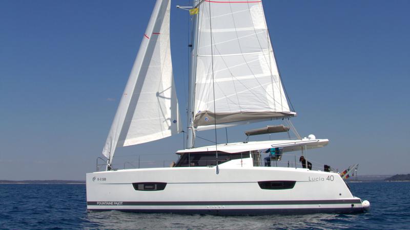 Book yachts online - catamaran - Lucia 40 - Luna Rossa II - rent