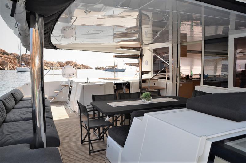 Book yachts online - catamaran - Lagoon 560 S2 - Taipan - rent