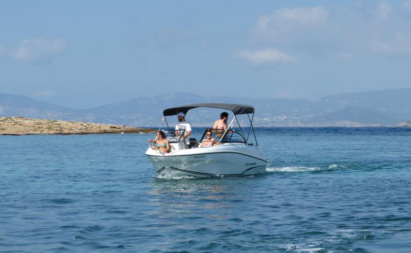 Book yachts online - motorboat - Cap Camarat 6.5 BR - B-One - rent