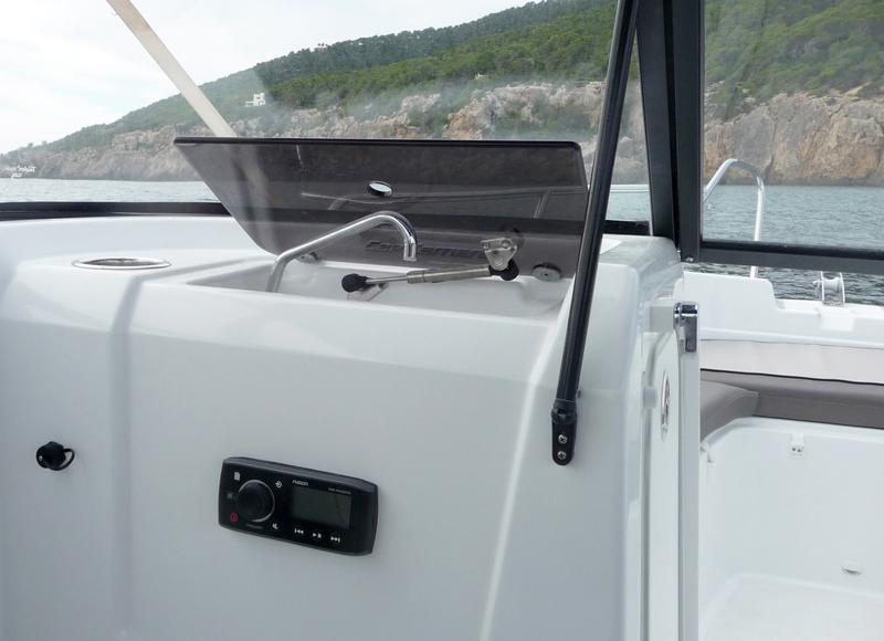 Book yachts online - motorboat - Cap Camarat 6.5 BR - B-One - rent