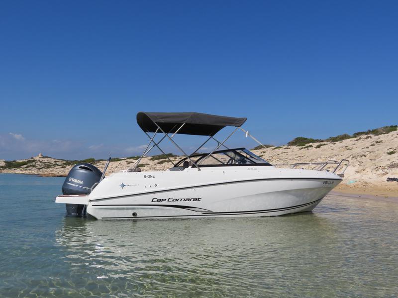 Book yachts online - motorboat - Cap Camarat 6.5 BR - B-One - rent