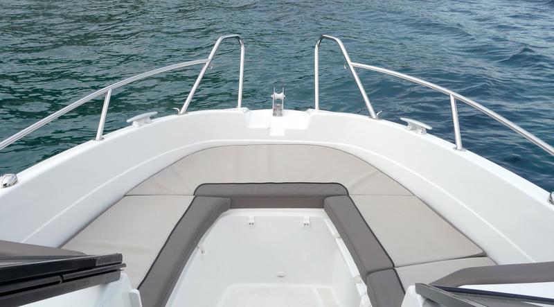 Book yachts online - motorboat - Cap Camarat 6.5 BR - B-One - rent