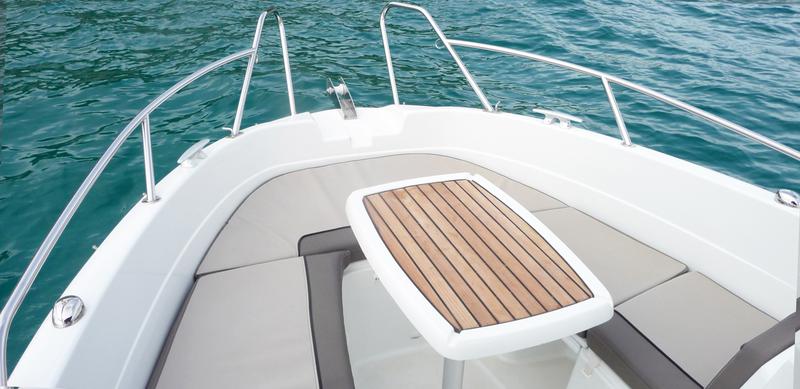 Book yachts online - motorboat - Cap Camarat 6.5 BR - B-One - rent