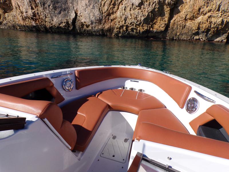 Book yachts online - motorboat - Glastron GT 245 - Blue Dream - rent