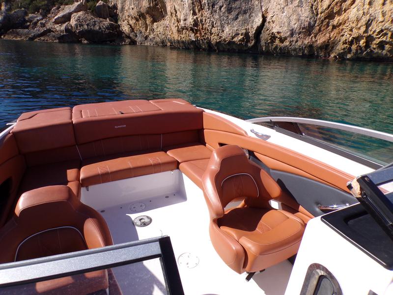 Book yachts online - motorboat - Glastron GT 245 - Blue Dream - rent