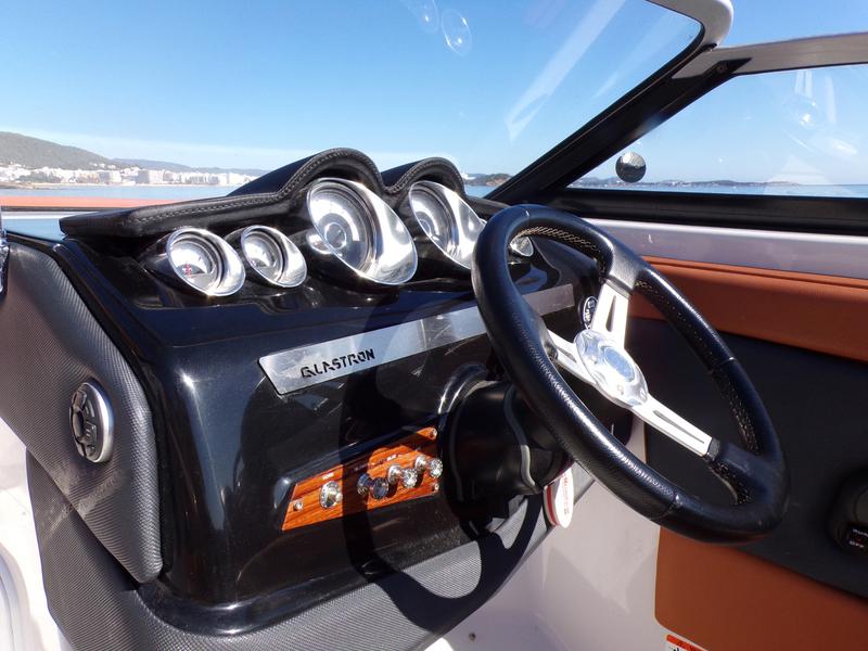 Book yachts online - motorboat - Glastron GT 245 - Blue Dream - rent
