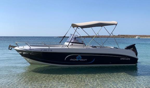 Book yachts online - motorboat - Pacific Craft 670 - Capritxu - rent